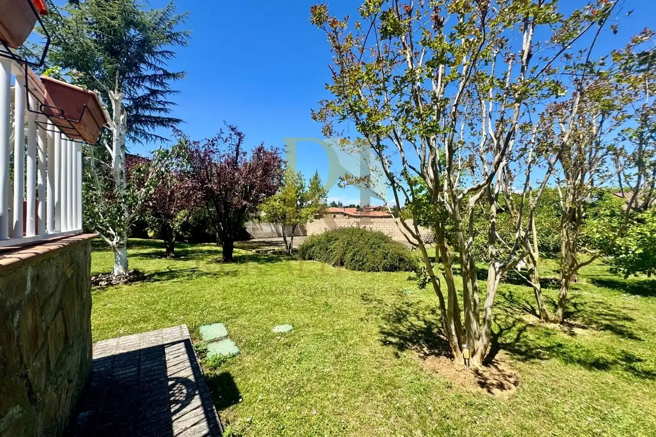 Jardín de Casa o chalet en venta en Santovenia de la Valdoncina con Calefacción, Jardín privado y Parquet