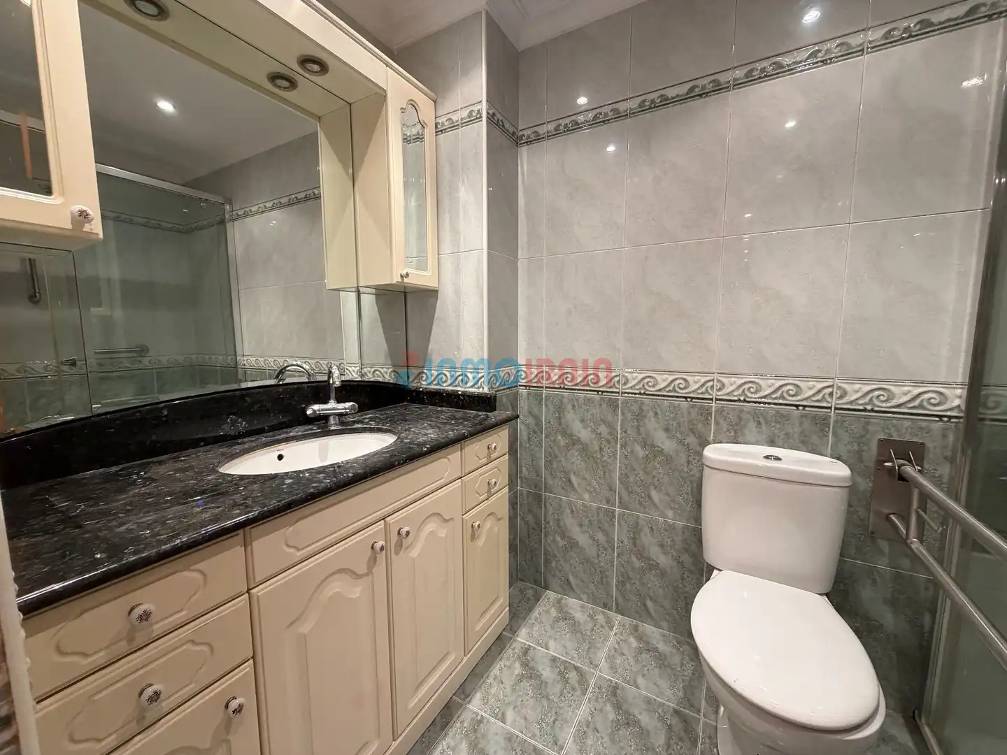 Bathroom of Flat for sale in Beasain  with Heating and Terrace
