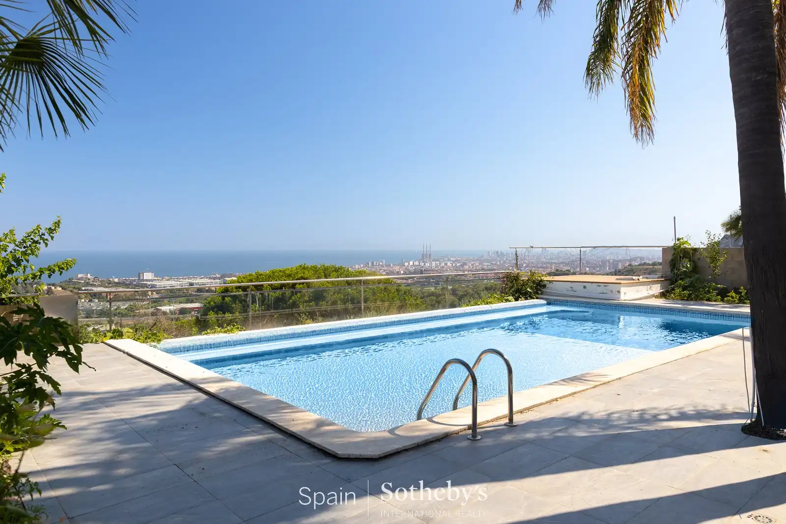 Piscina de Casa o chalet en venta en Badalona con Aire acondicionado, Calefacción y Jardín privado