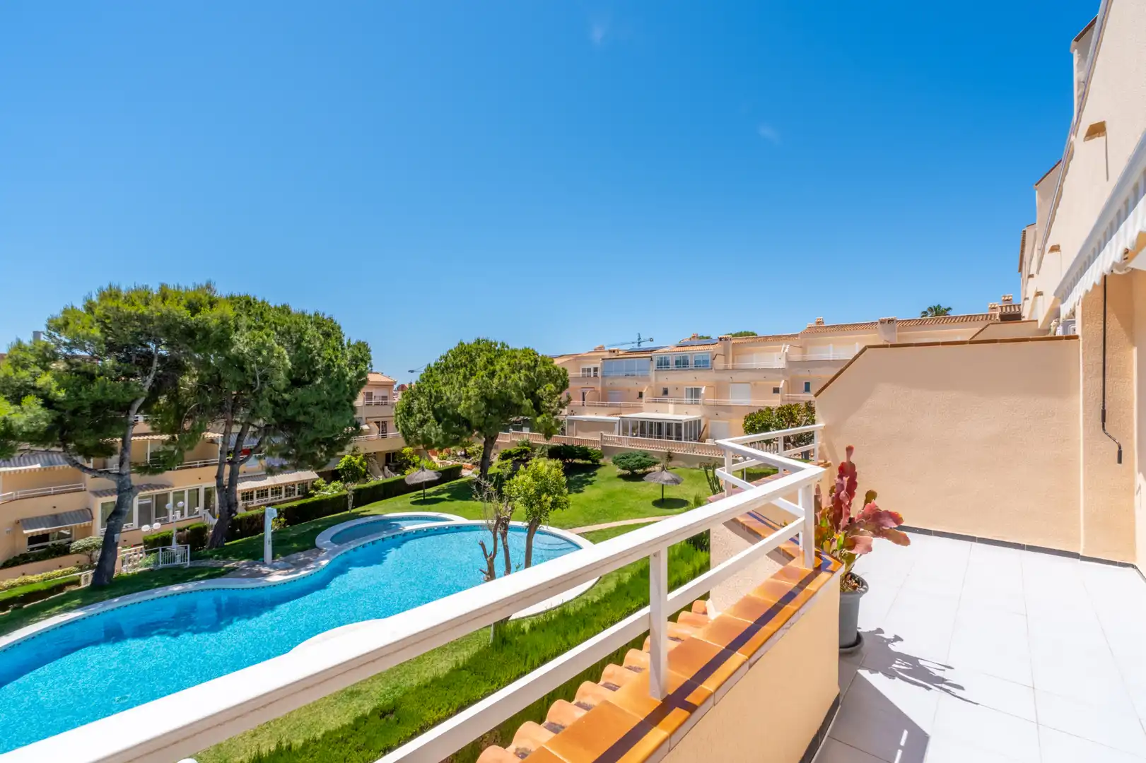 Piscina de Casa adosada en venda en Alicante / Alacant amb Aire condicionat, Calefacció i Terrassa