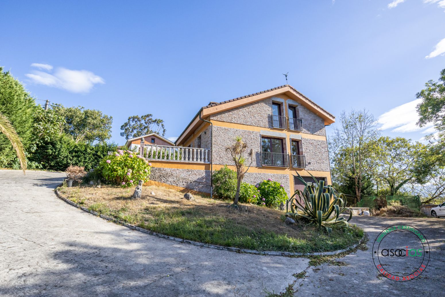Exterior view of House or chalet for sale in Las Regueras    with Heating and Private garden