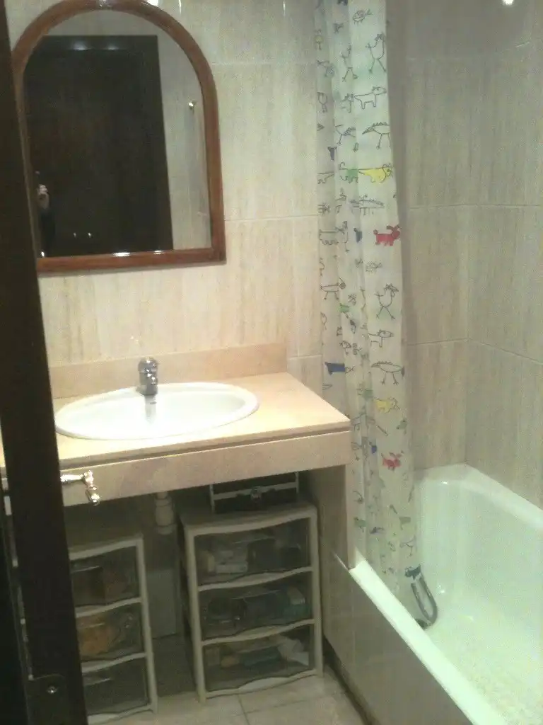 Baño de Piso de alquiler en Sant Cugat del Vallès con Calefacción, Terraza y Horno