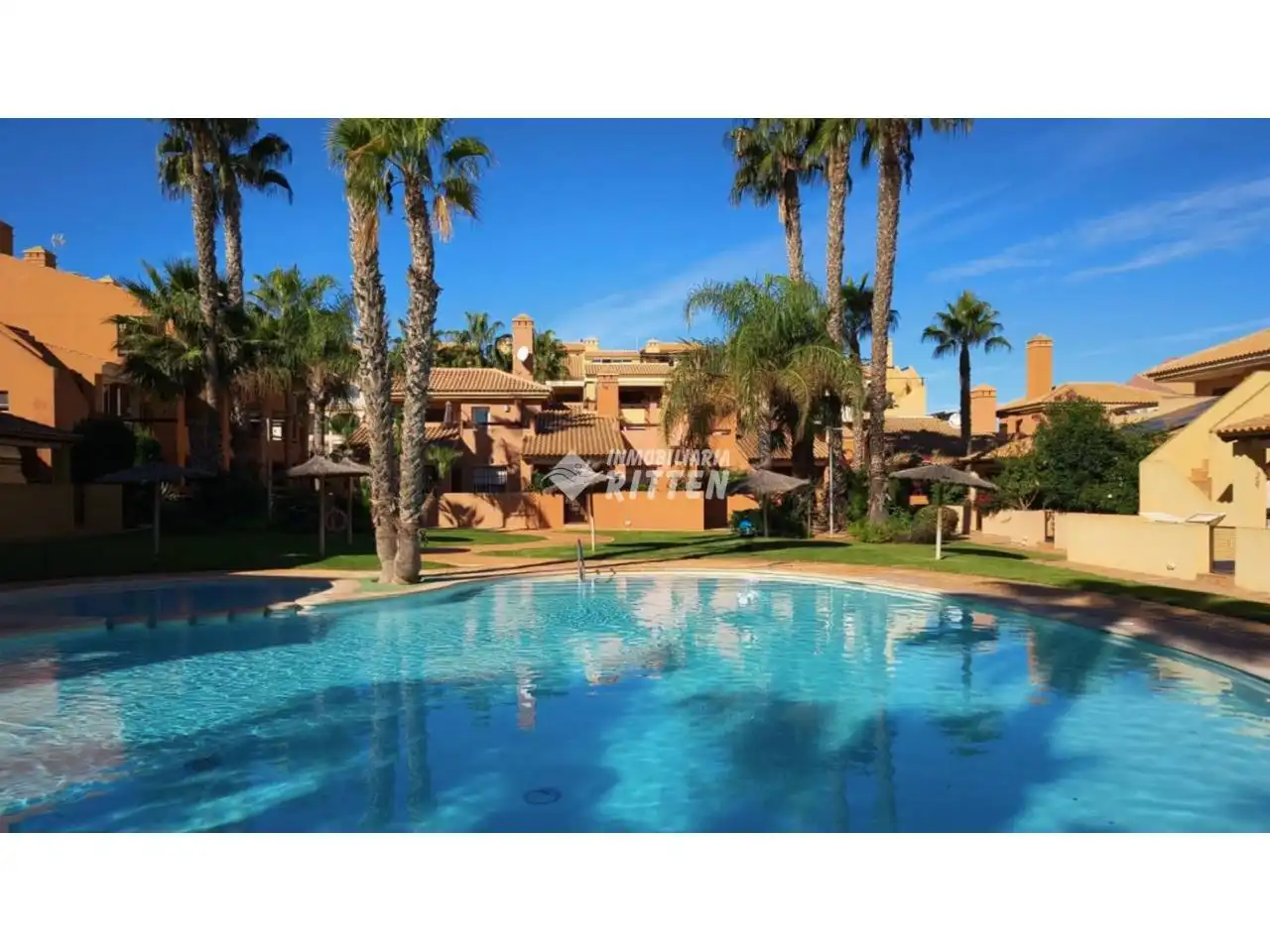 Vista exterior de Ático en venta en Cartagena con Terraza, Balcón y Piscina comunitaria