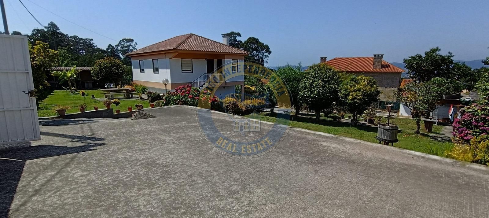Vista exterior de Casa o xalet en venda en Vigo  amb Calefacció, Jardí privat i Traster