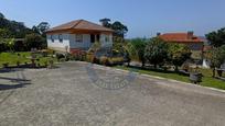 Vista exterior de Casa o xalet en venda en Vigo  amb Calefacció, Jardí privat i Traster