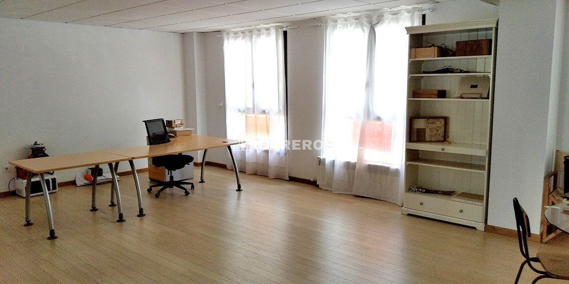 Office for sale in  Logroño  with Heating