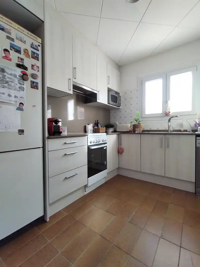 Küche von Einfamilien-Reihenhaus zum Verkauf in Anglesola mit Klimaanlage, Heizung und Terrasse