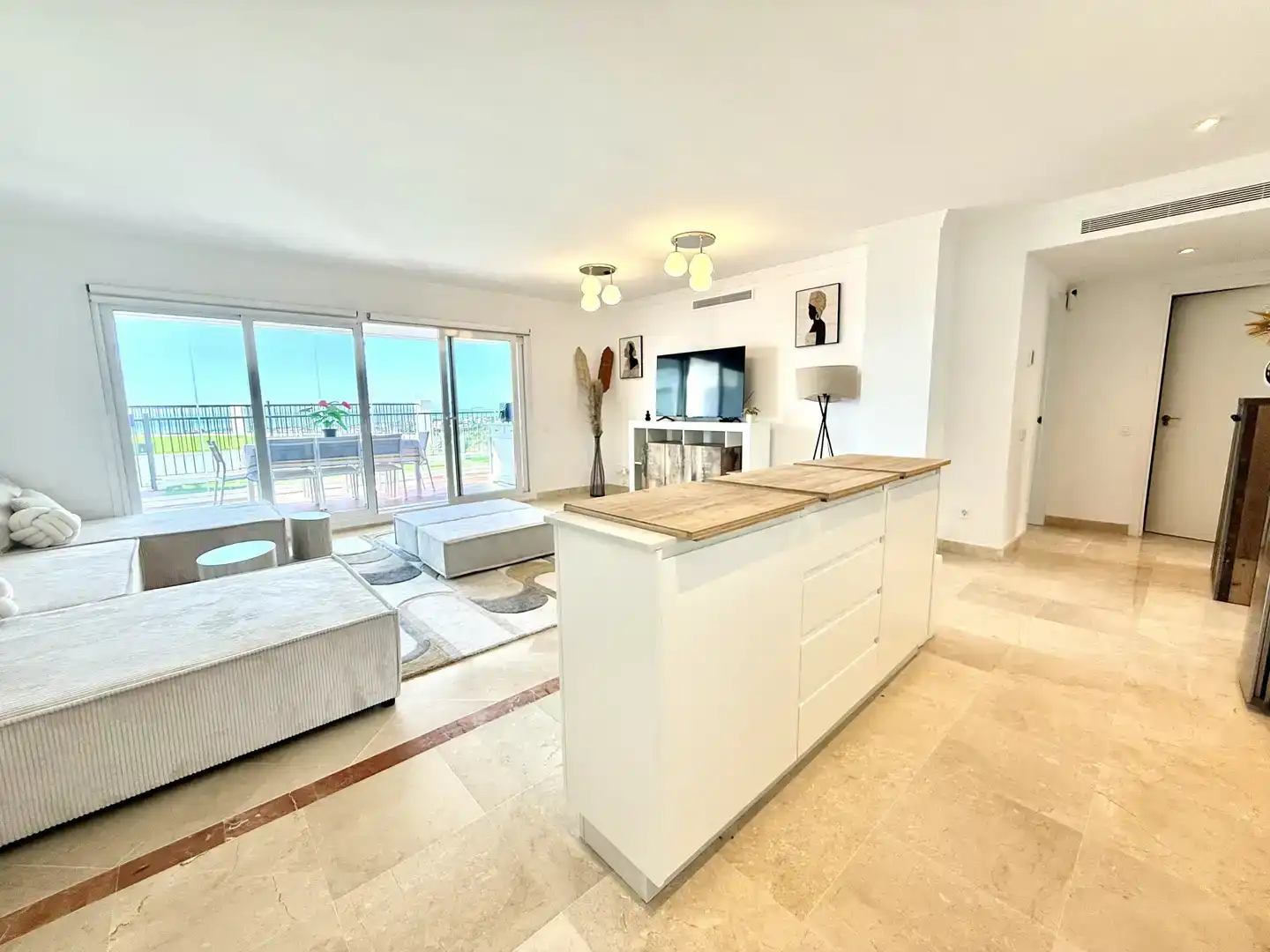 Living room of Flat for sale in Benahavís  with Air Conditioner and Swimming Pool