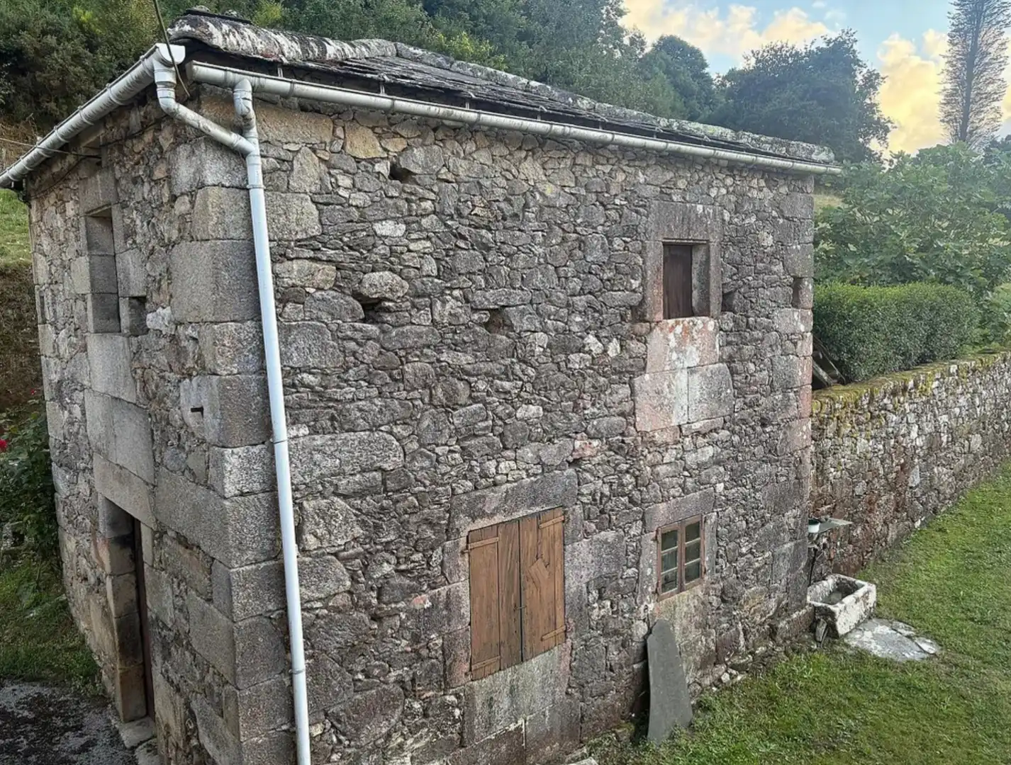 Vista exterior de Finca rústica en venda en Viveiro amb Jardí privat