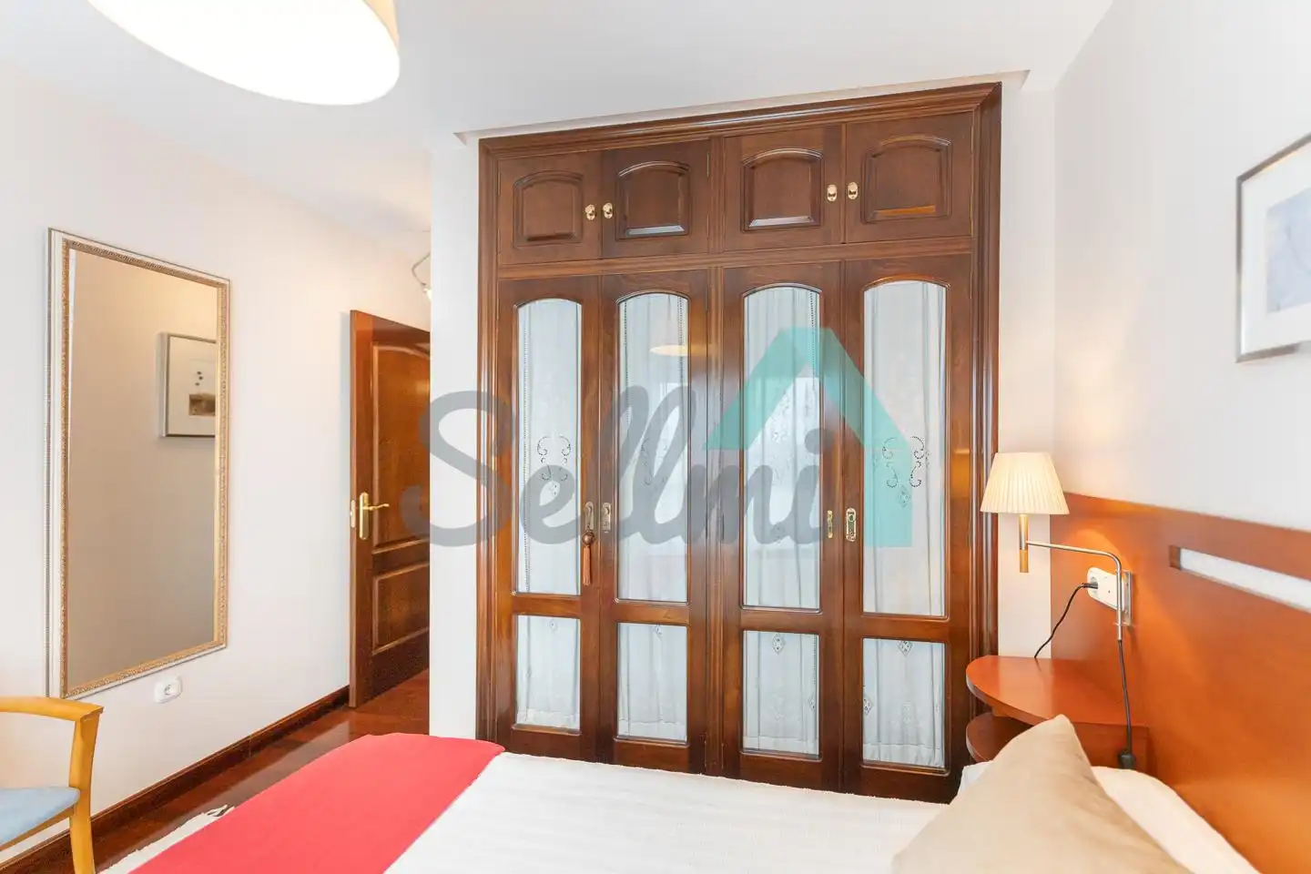 Dormitori de Pis de lloguer en Oviedo  amb Calefacció, Parquet i Moblat