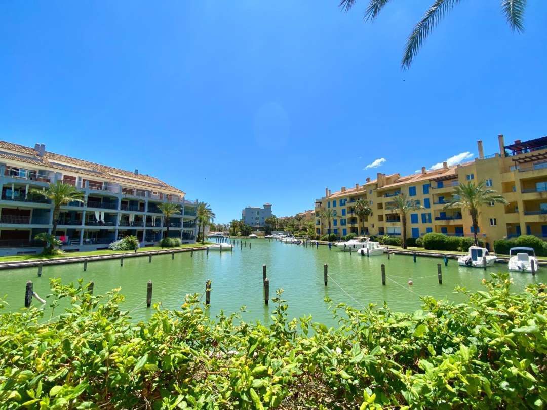 Vista exterior de Piso de alquiler en Sotogrande con Aire acondicionado, Calefacción y Terraza