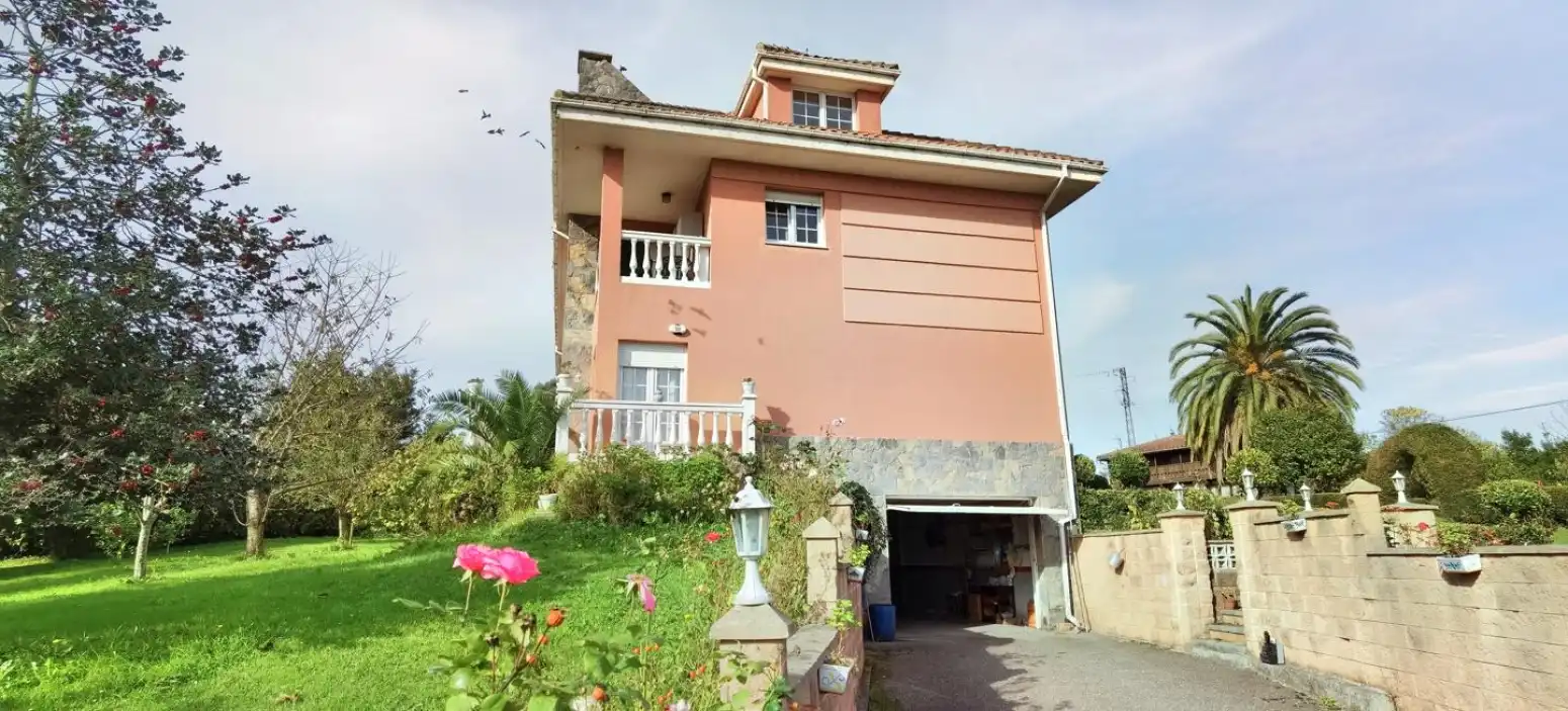 Außenansicht von Haus oder Chalet zum Verkauf in Gijón 