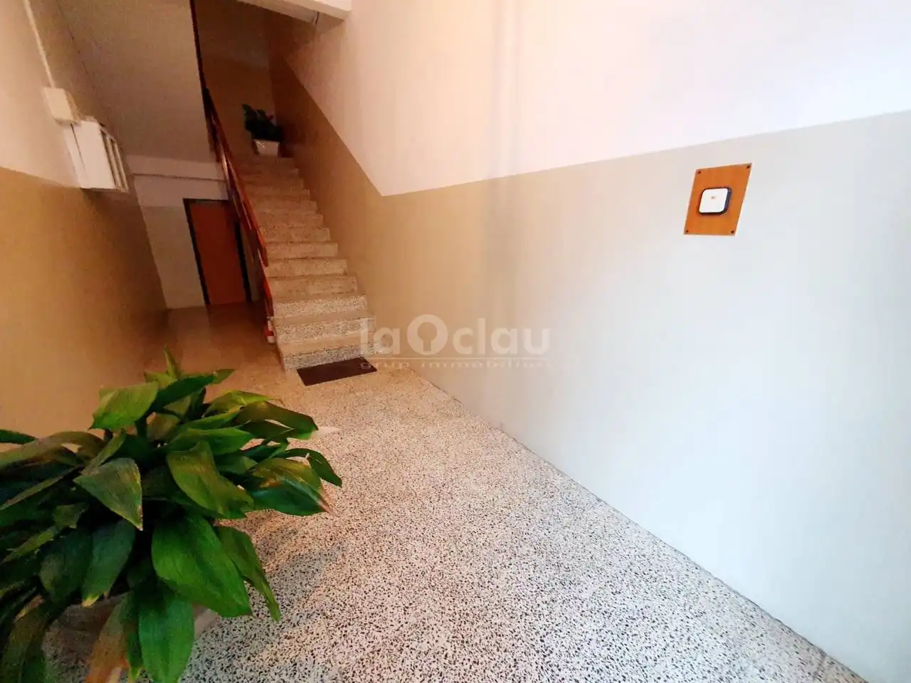 Wohnung zum Verkauf in Tona mit Heizung, Terrasse und Abstellraum
