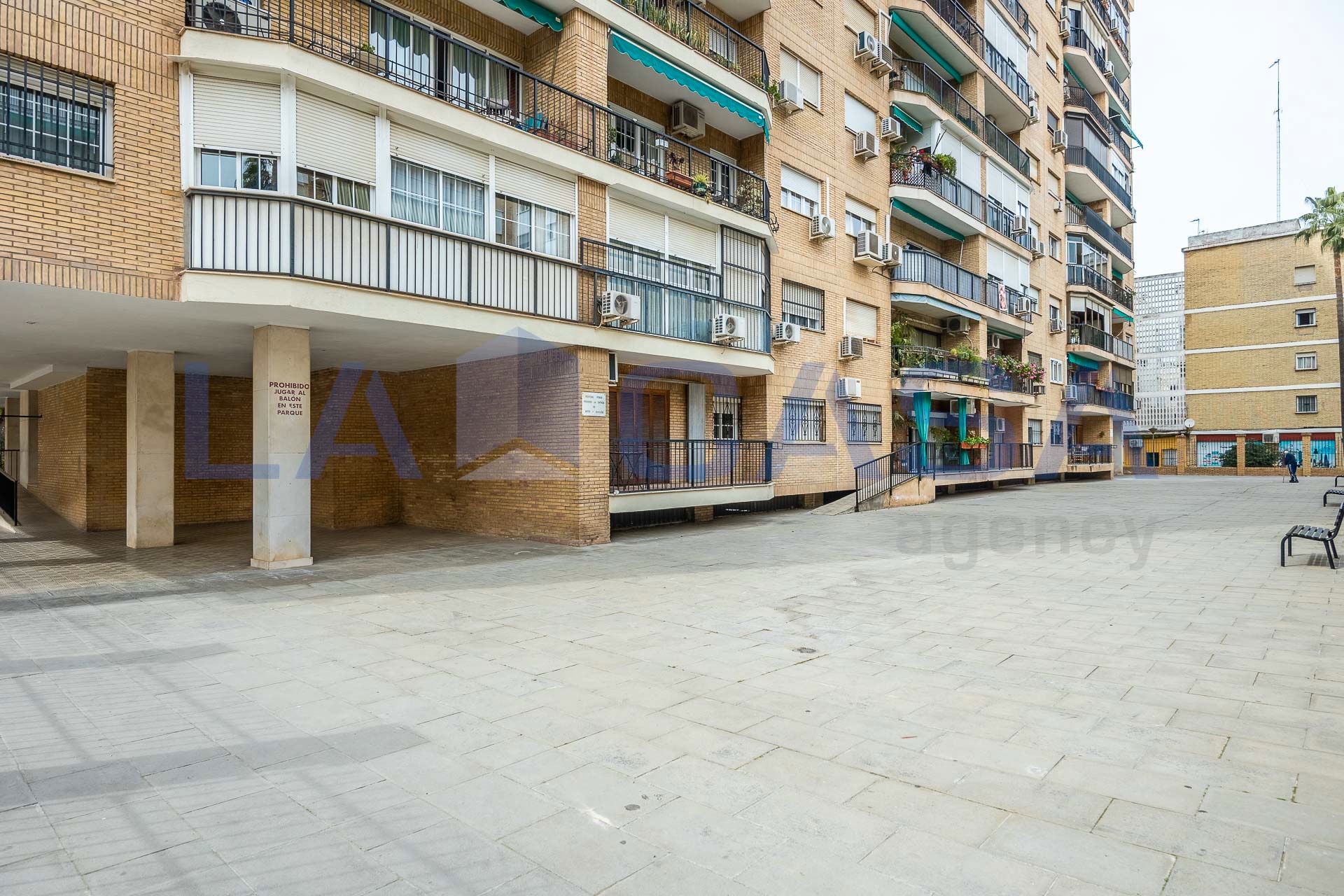 Exterior view of Flat for sale in  Sevilla Capital