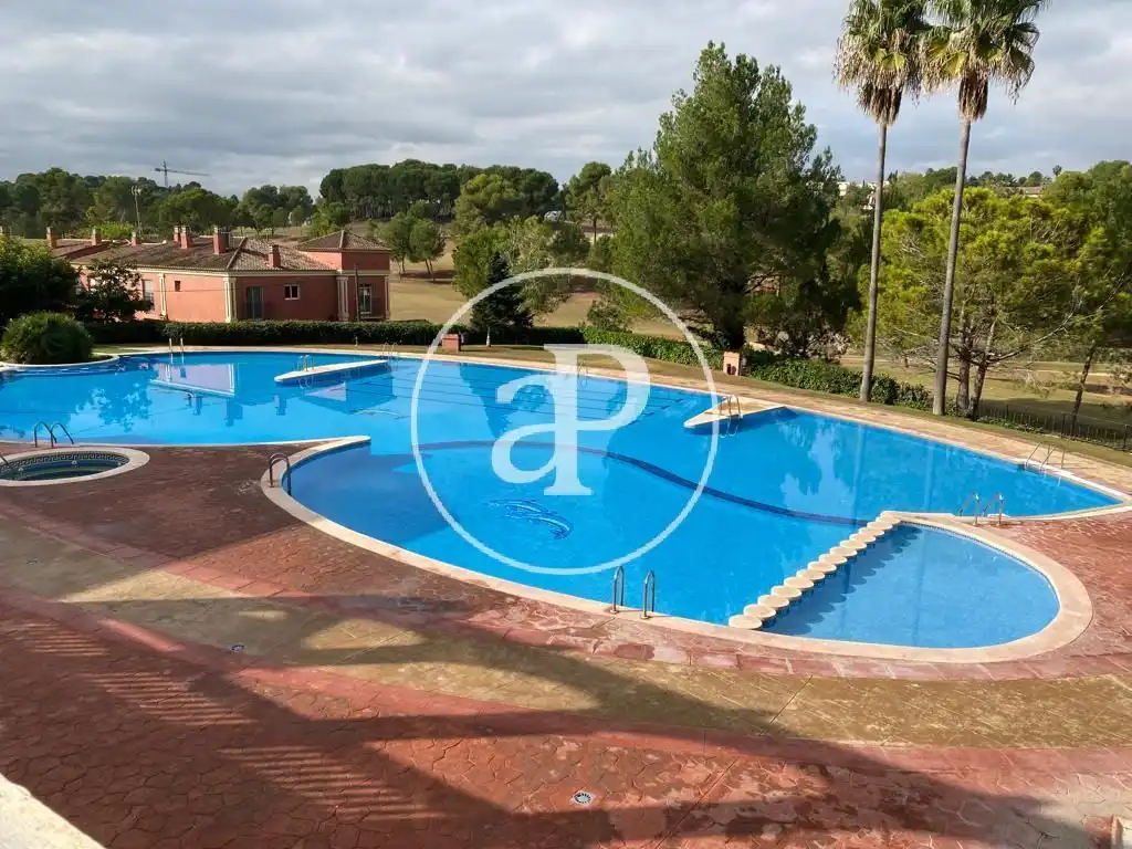 Schwimmbecken von Wohnung zur Miete in Chiva mit Klimaanlage, Privatgarten und Terrasse