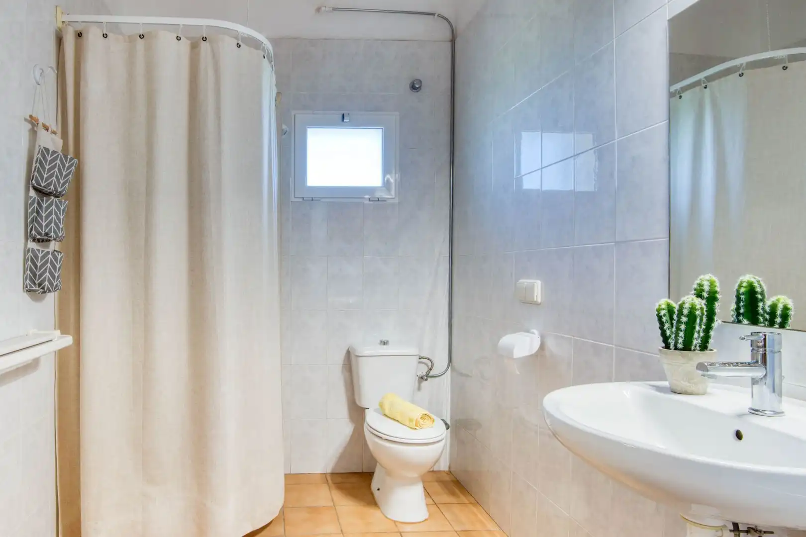 Badezimmer von Country house zum Verkauf in Albons mit Privatgarten, Terrasse und Schwimmbad