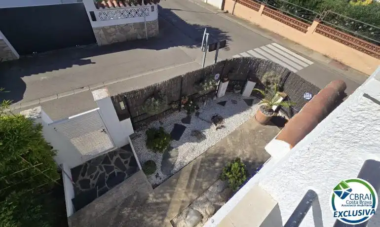 Vista exterior de Casa o xalet en venda en Roses amb Calefacció, Jardí privat i Traster