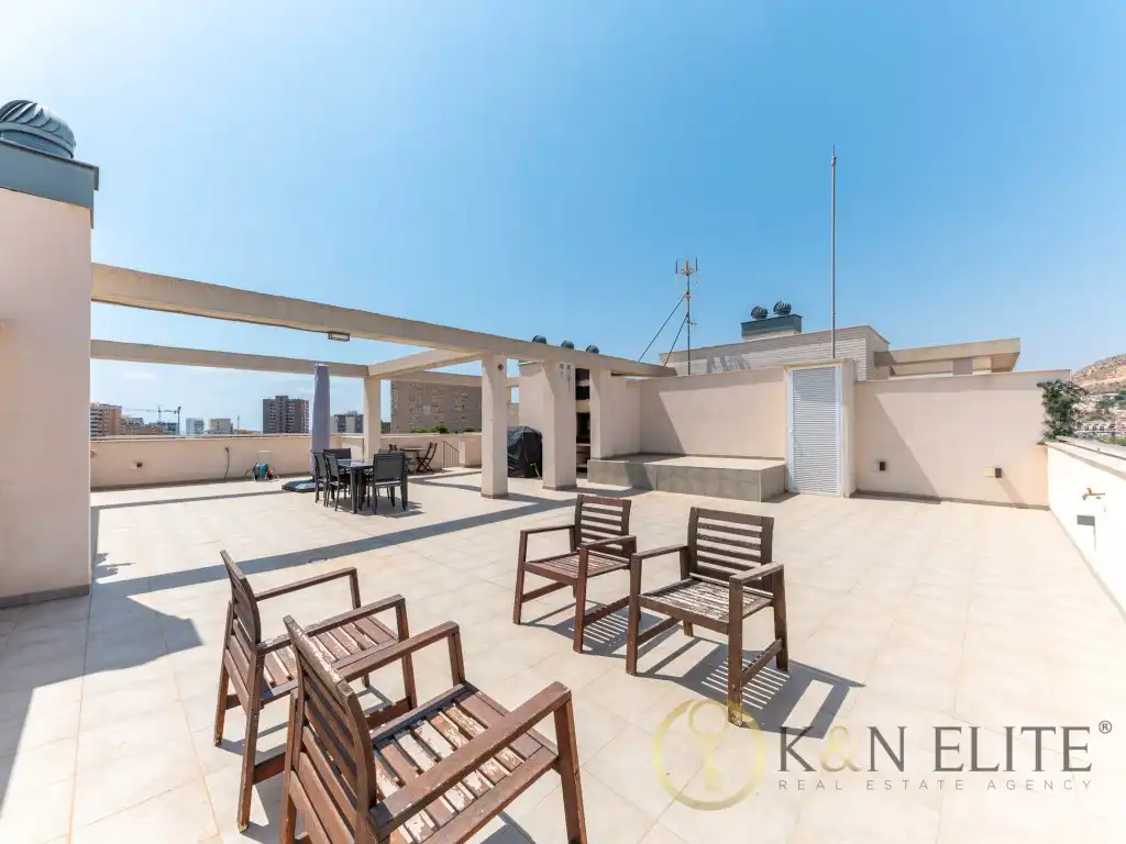 Terraza de Ático en venta en Alicante / Alacant con Aire acondicionado, Jardín privado y Terraza