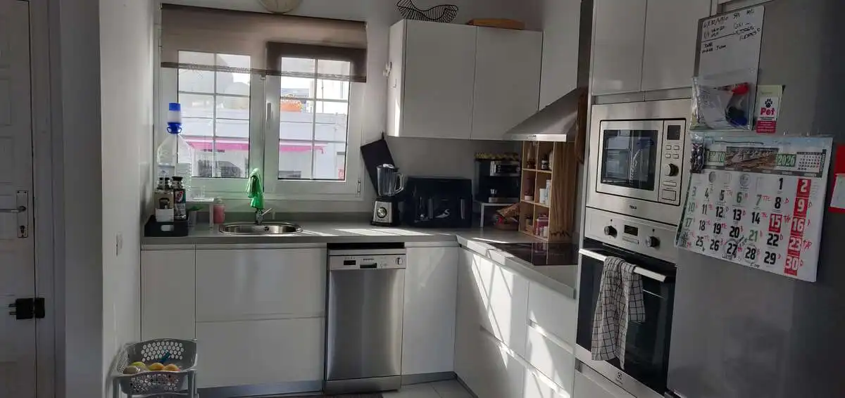 Cuina de Apartament de lloguer en Teguise amb Terrassa, Moblat i Forn