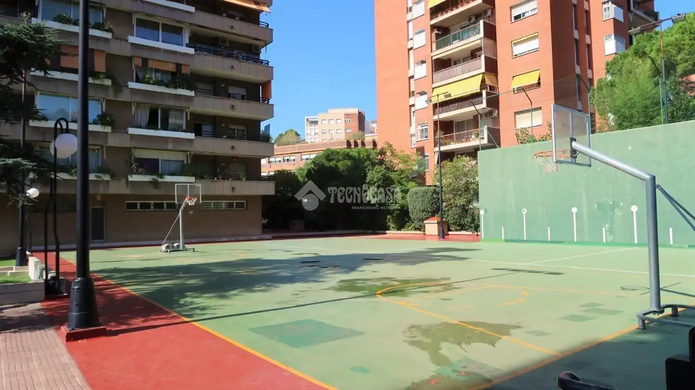 Außenansicht von Wohnung zum Verkauf in Barcelona mit Gemeinschaftspool