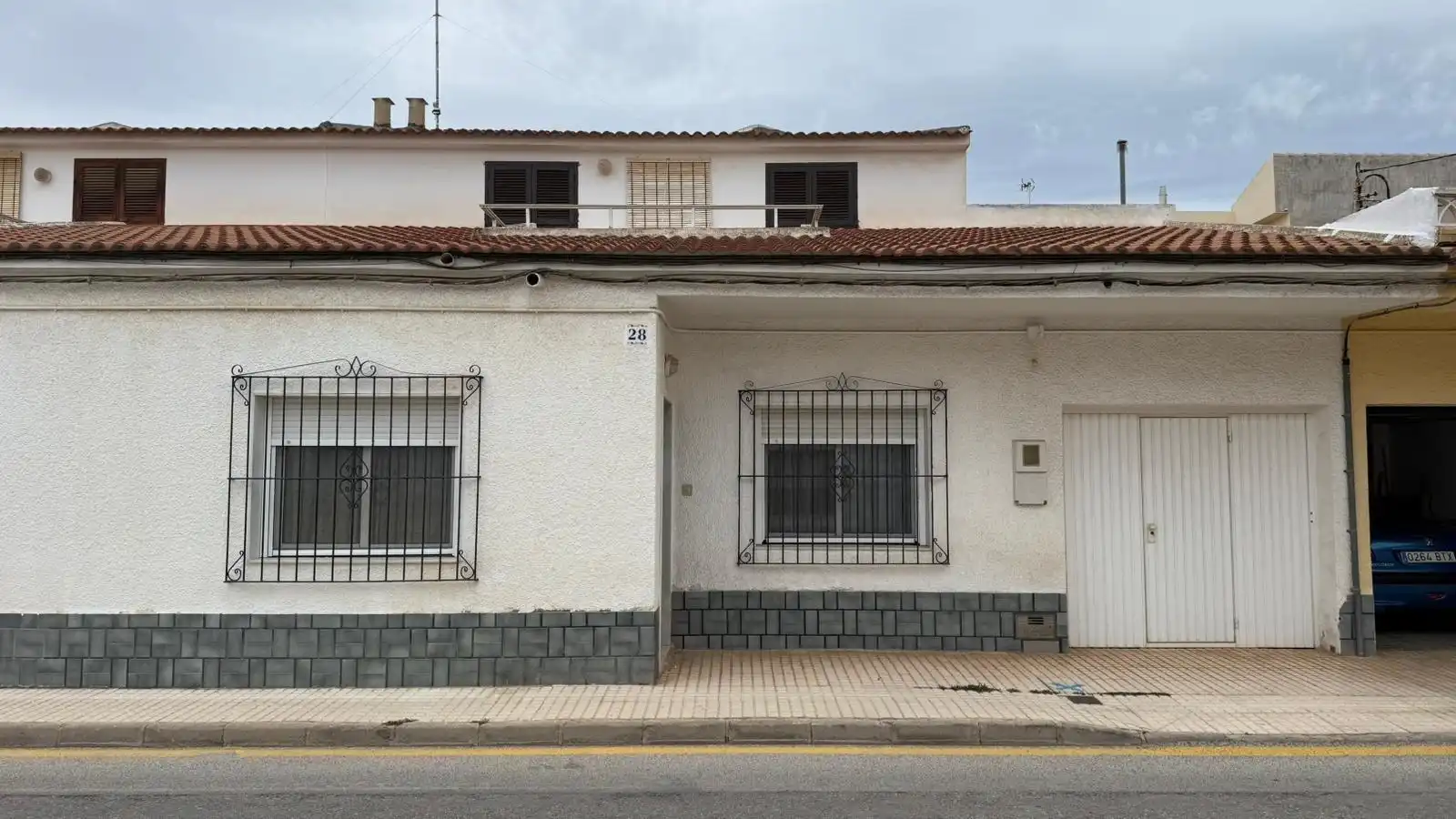 House with terrace for sale in Avenida de los Villenas