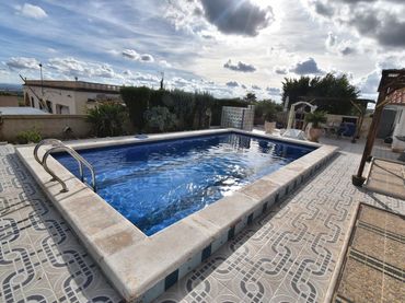 Casa amb piscina en venda a Partida Lomas Gp. 2