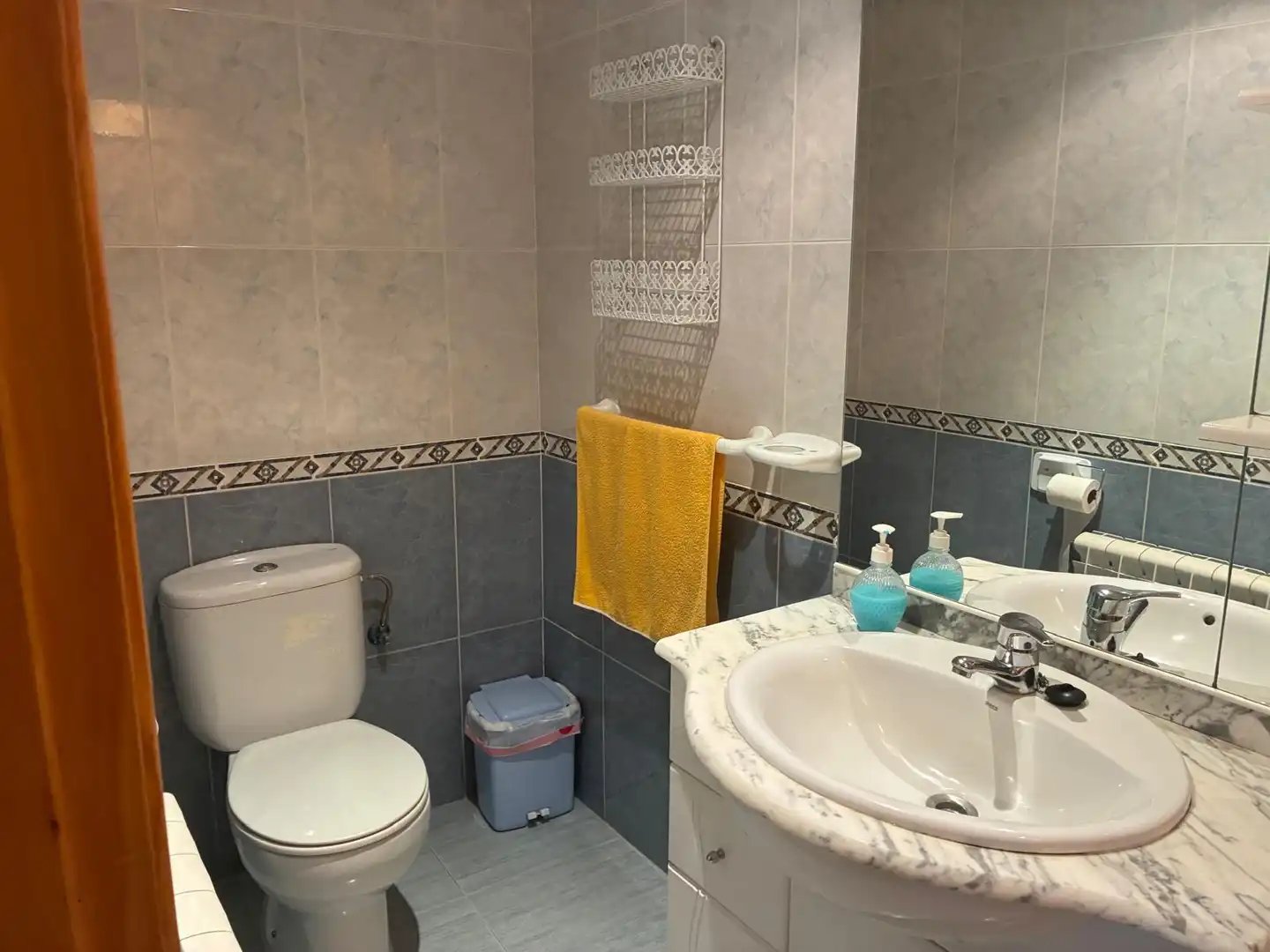 Bathroom of Houses for sale in Piornal  with Furnished