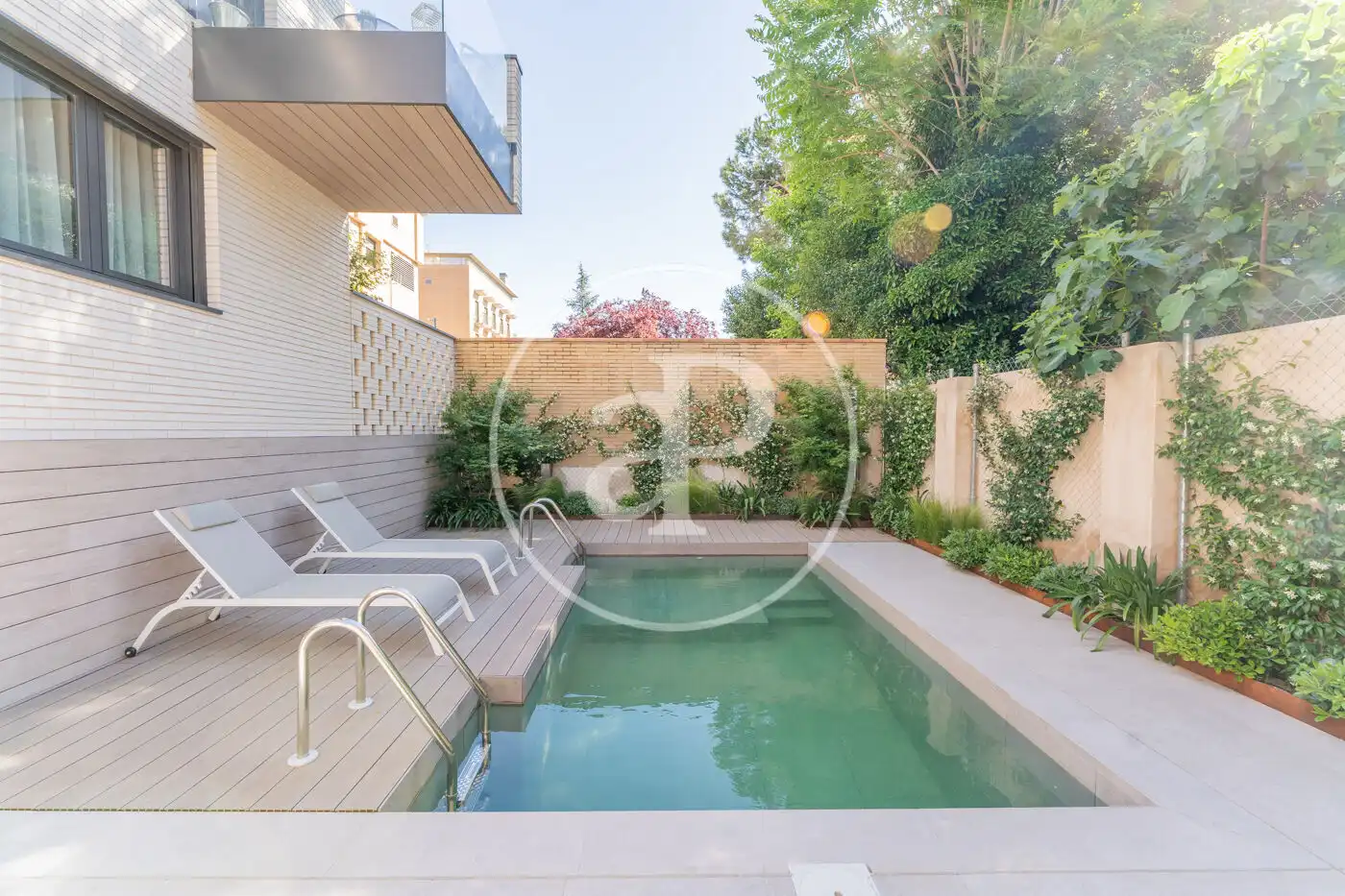 Piscina de Àtic de lloguer en Madrid amb Aire condicionat, Calefacció i Jardí privat