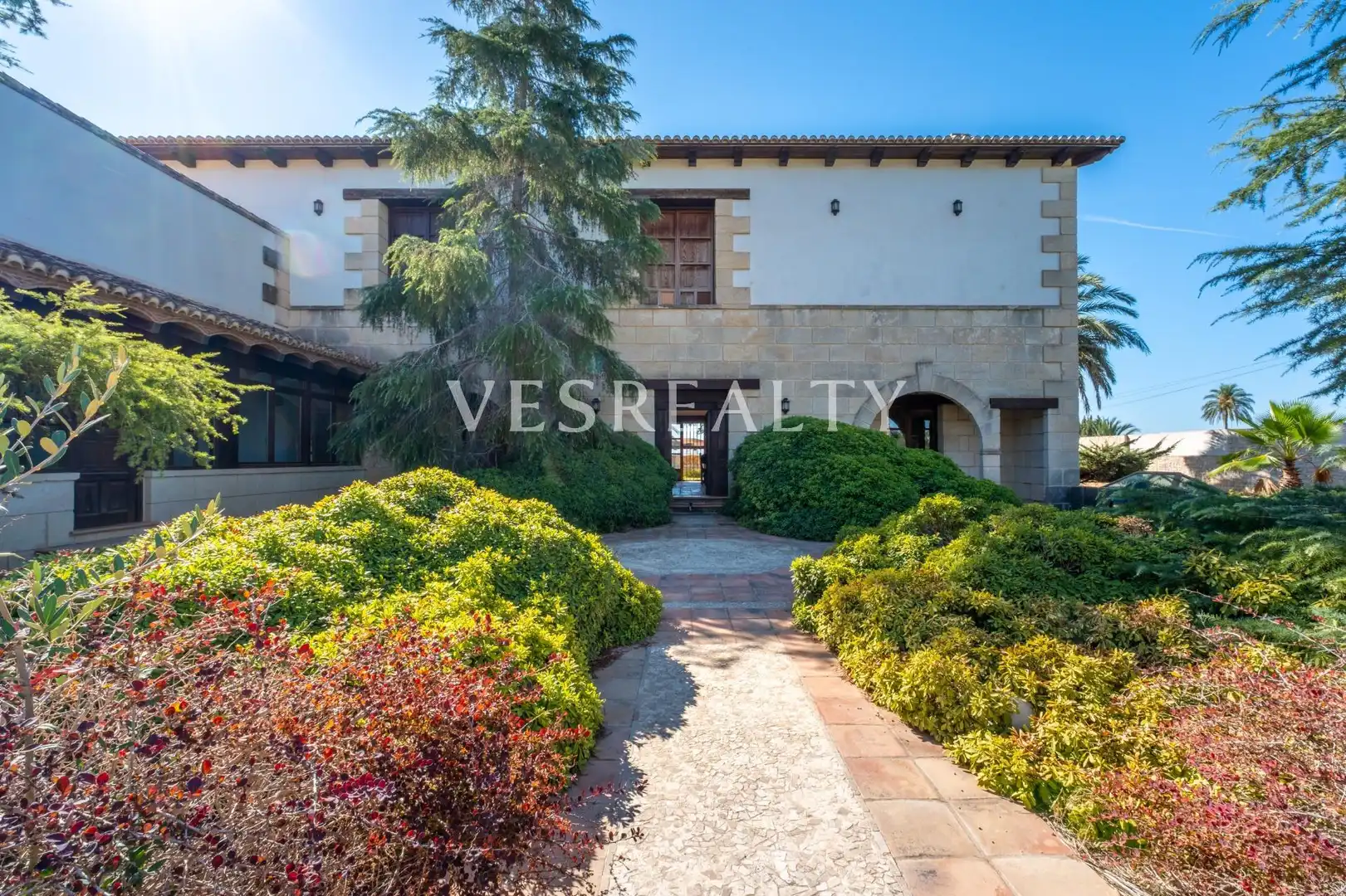 Vista exterior de Casa o xalet en venda en Elche / Elx amb Aire condicionat, Calefacció i Jardí privat