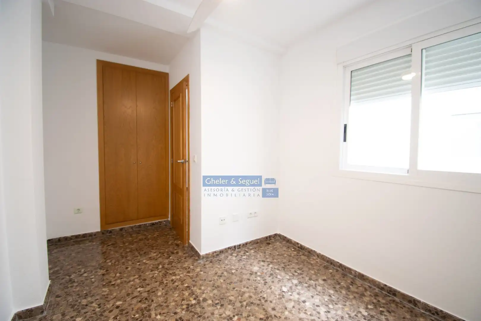 Habitación de Casa adosada en venta en Sagunto / Sagunt con Terraza y Balcón