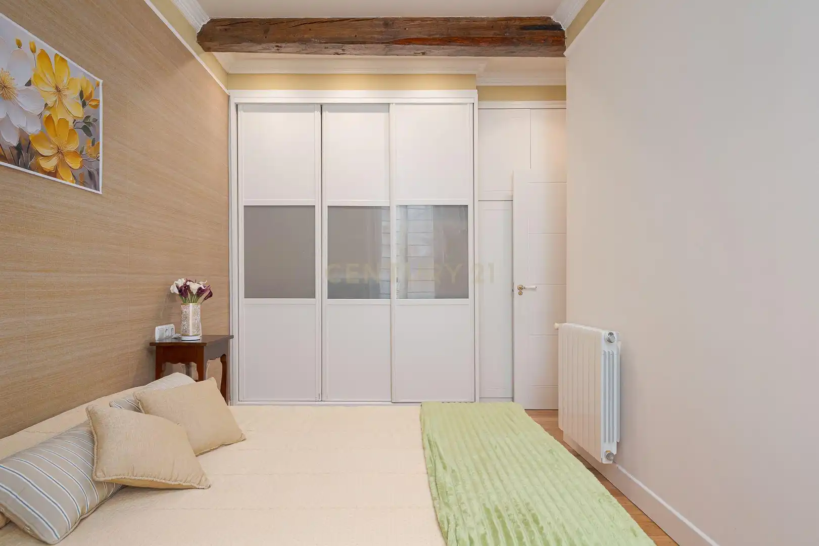 Dormitori de Apartament en venda en Donostia - San Sebastián  amb Forn, Rentadora i Microones