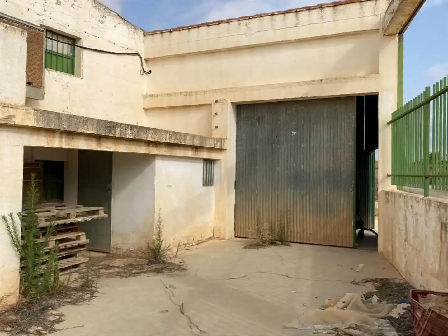 Exterior view of Industrial buildings for sale in Iniesta