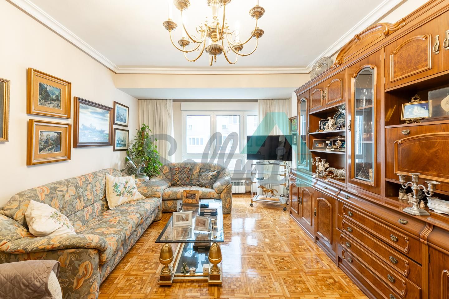 Sala d'estar de Pis en venda en Oviedo  amb Calefacció, Parquet i Terrassa