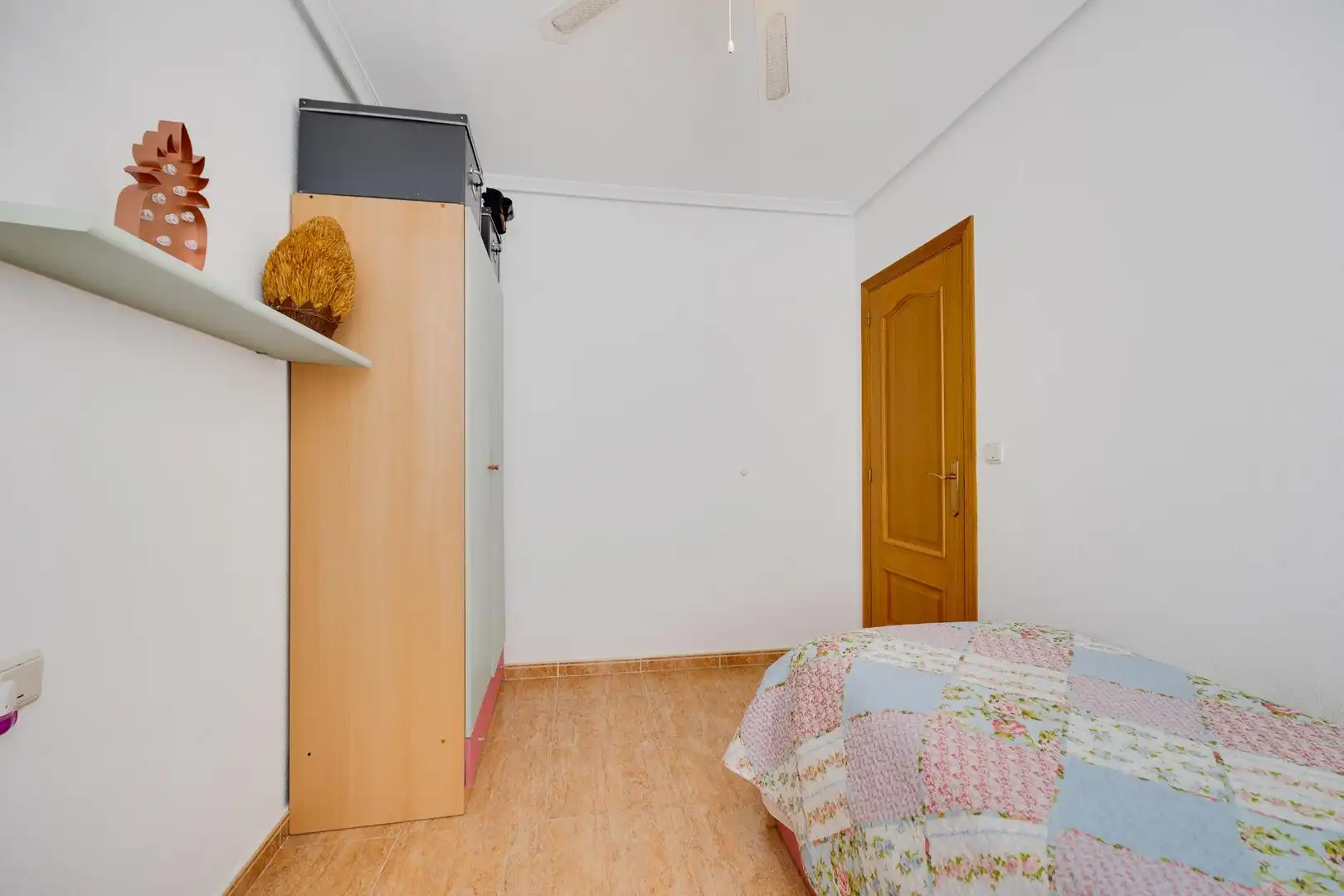 Habitación de Apartamento en venta en Torrevieja con Aire acondicionado, Terraza y Trastero