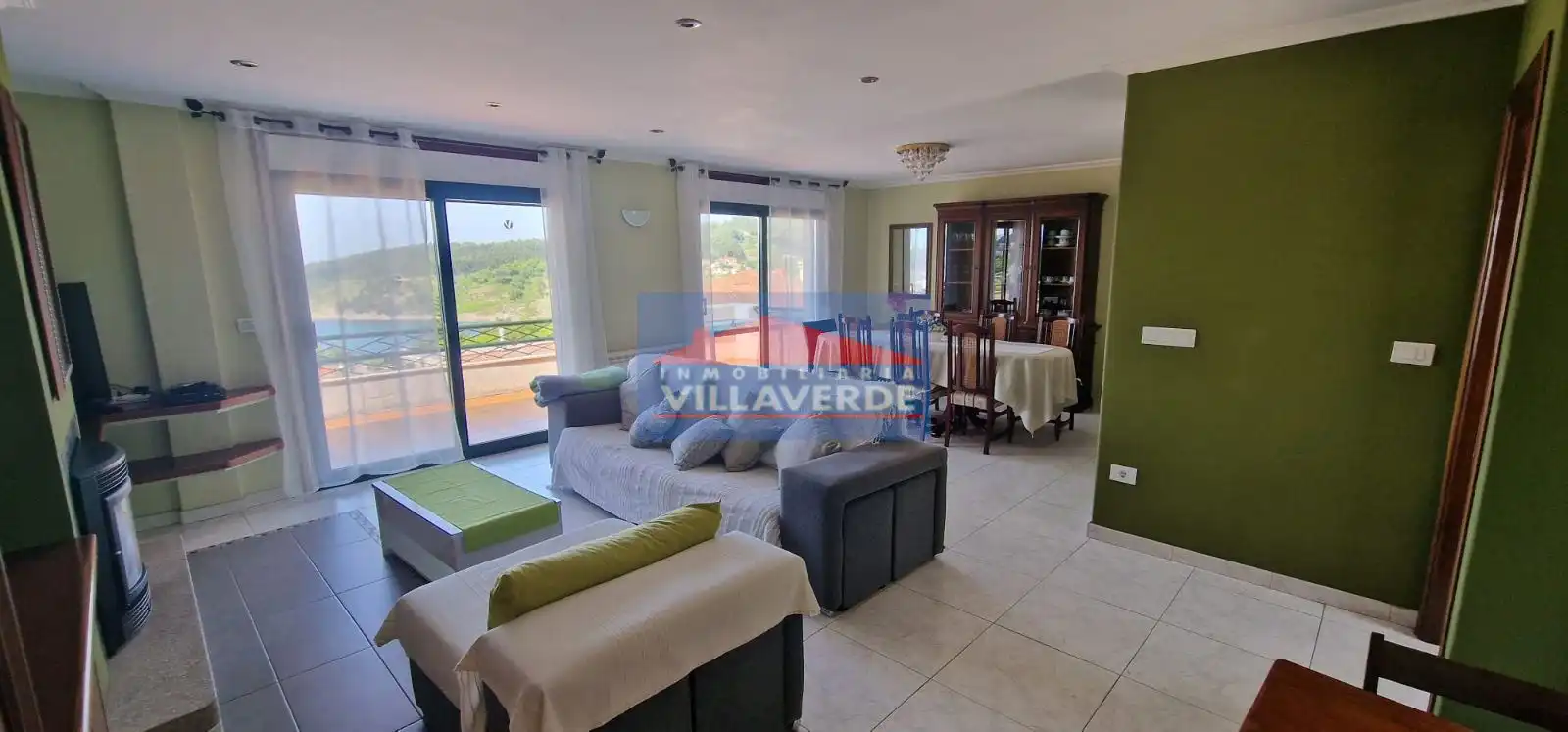 Sala d'estar de Casa o xalet en venda en Cangas  amb Calefacció, Terrassa i Traster