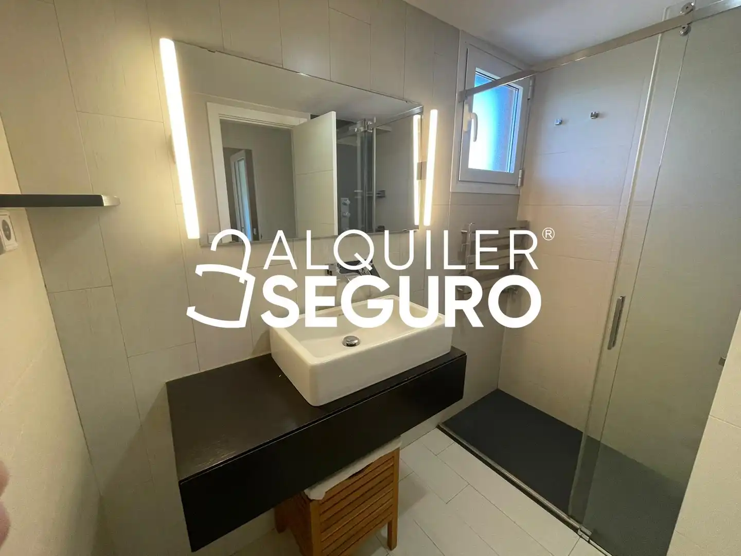 Bany de Pis de lloguer en Madrid amb Aire condicionat, Calefacció i Piscina