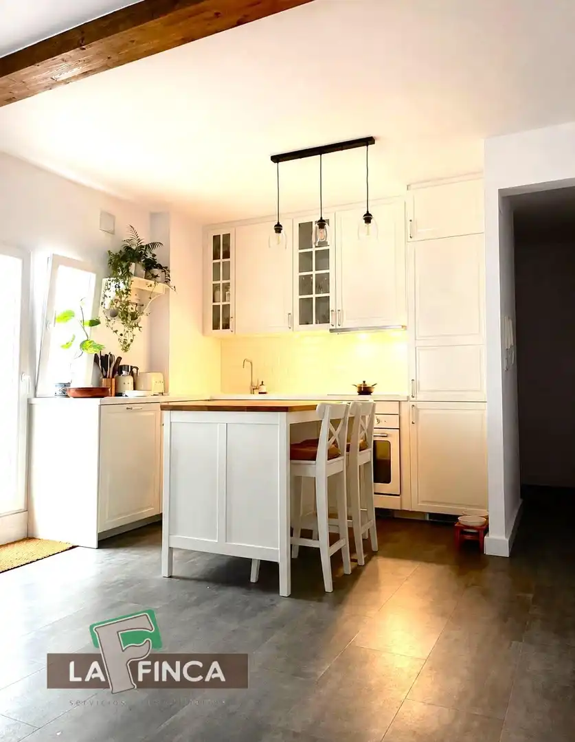Cocina de Piso en venta en Oviedo  con Calefacción, Terraza y Trastero