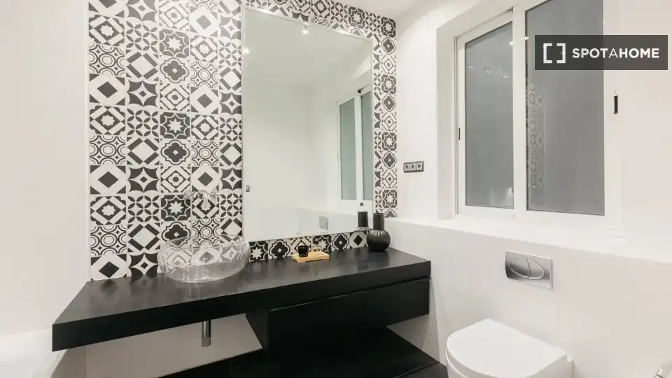 Baño de Piso de alquiler en Valencia con Aire acondicionado, Calefacción y Amueblado