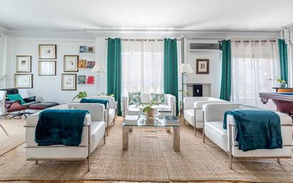 Sala d'estar de Apartament en venda en  Madrid Capital amb Terrassa