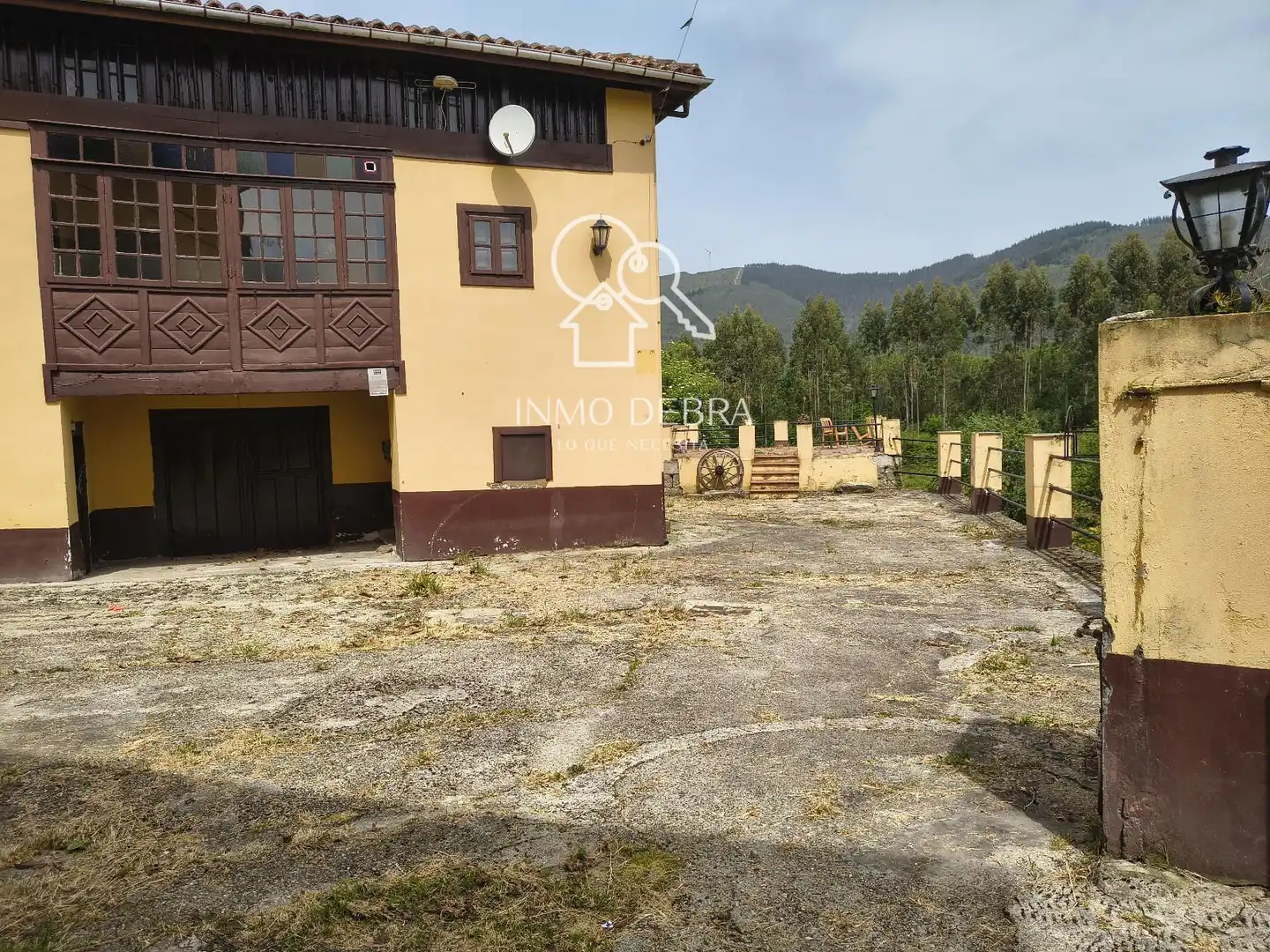 Vista exterior de Casa o chalet en venta en Salas con Calefacción y Terraza