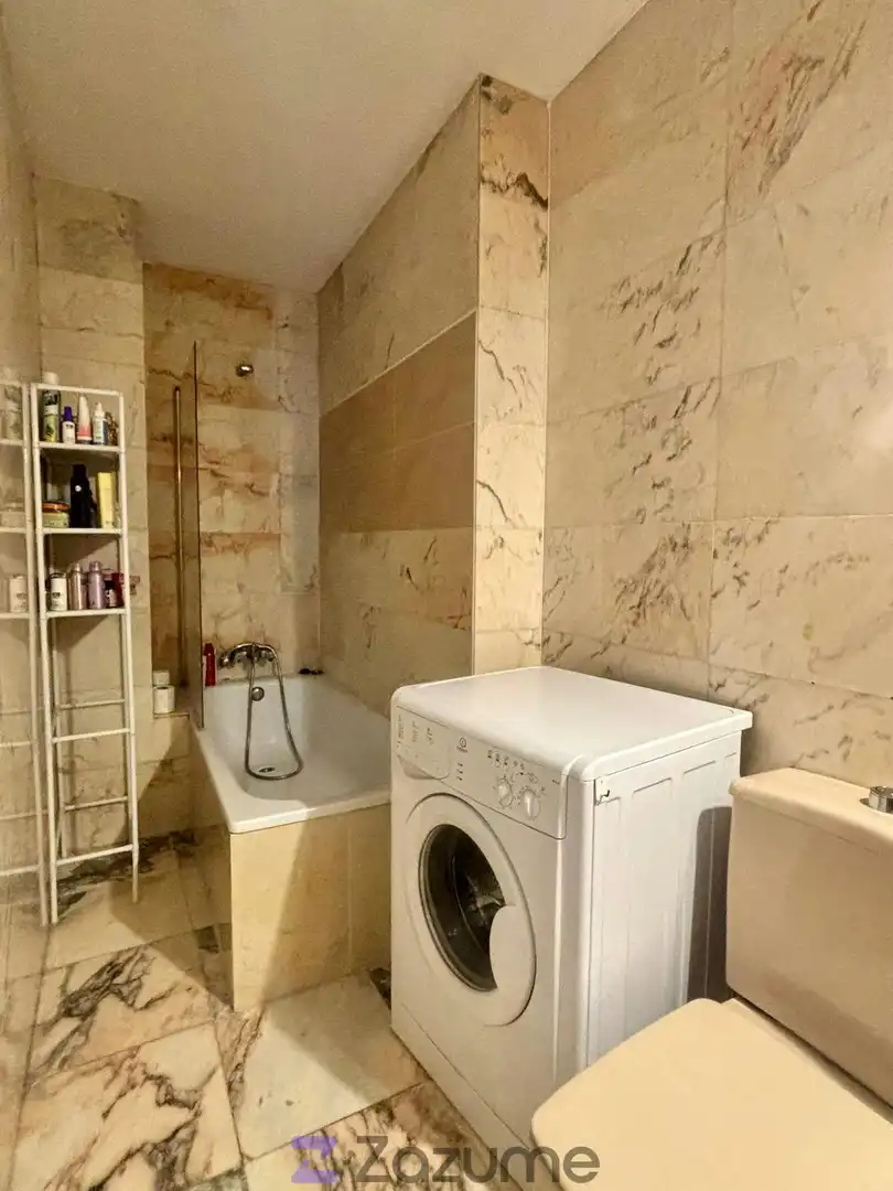 Baño de Estudio de alquiler en Madrid con Aire acondicionado, Calefacción y Parquet