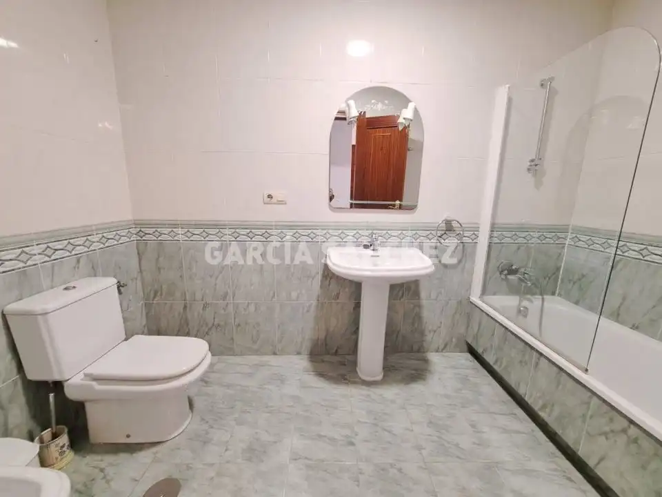Bathroom of Flat for sale in Boiro  with Terrace, Storage room and Oven