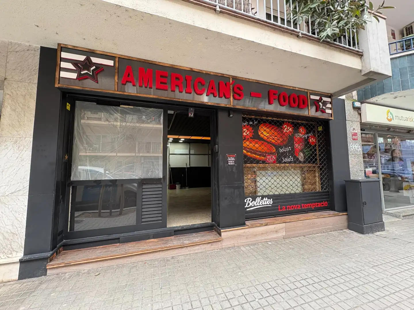 Commercial properties for sale in Carrer MARE DE DEU DE NURIA, Instituts