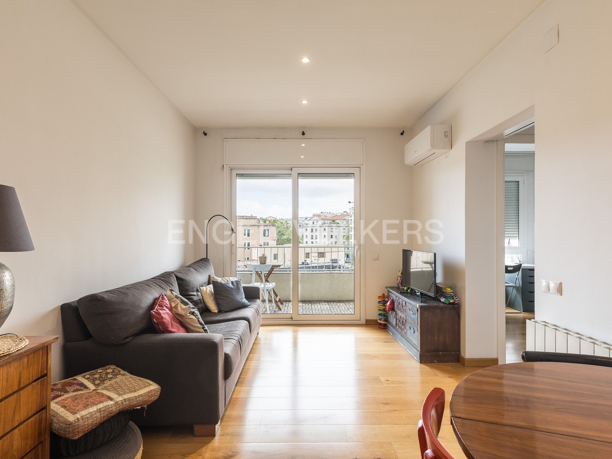Living room of Apartment for sale in  Barcelona Capital  with Air Conditioner, Heating and Parquet flooring
