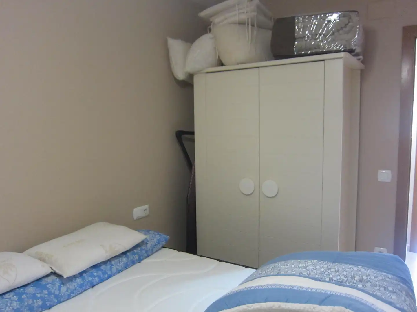 Habitación de Apartamento de alquiler en Moncofa con Terraza, Amueblado y Piscina comunitaria