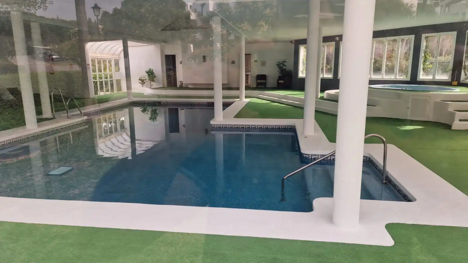 Piscina de Piso en venta en Marbella con Aire acondicionado, Terraza y Amueblado