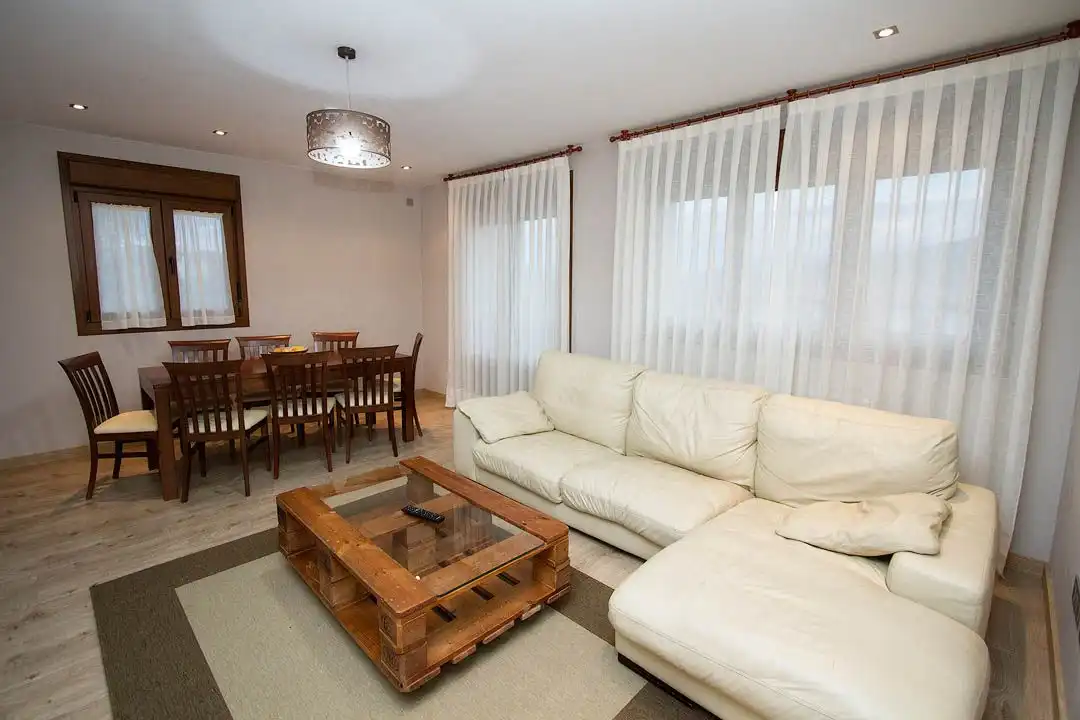 Sala de estar de Casa o chalet en venta en Parres con Jardín privado, Trastero y Piscina