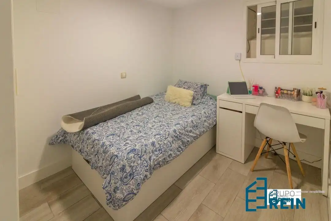 Habitación de Local en venta en Madrid