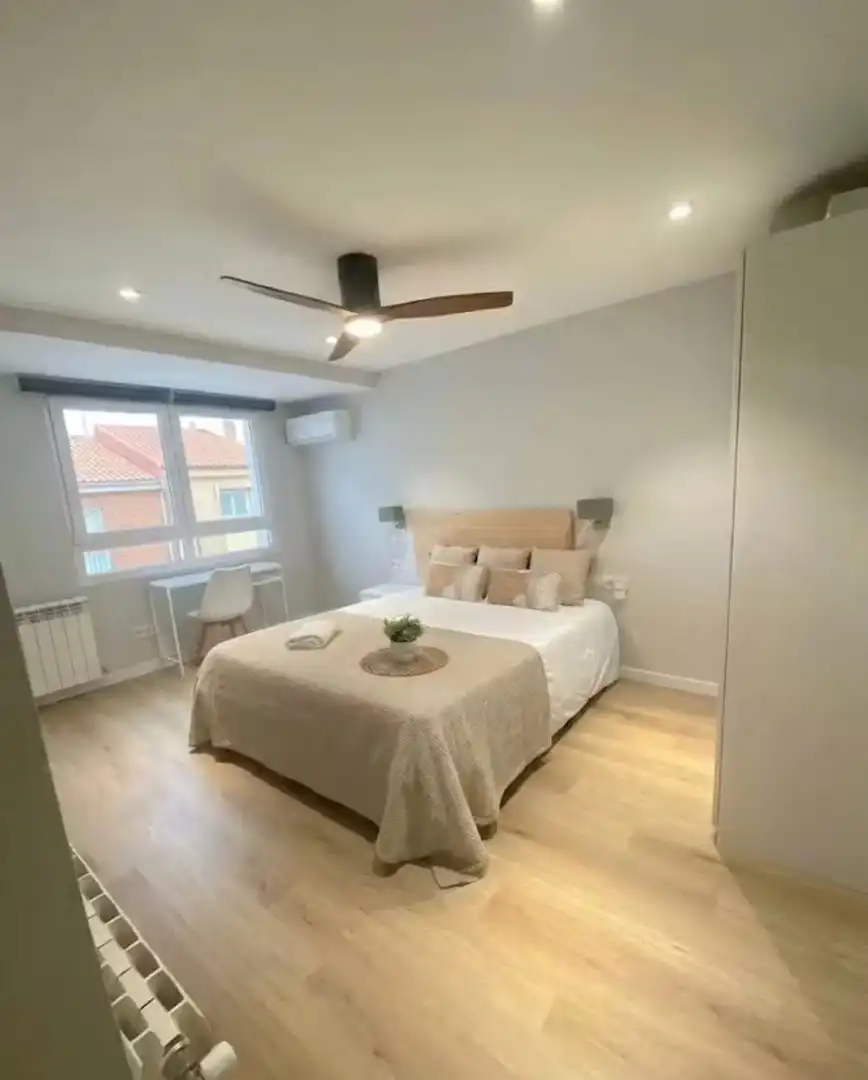 Schlafzimmer von Wohnung zur untervermieten in Quatre Carreres