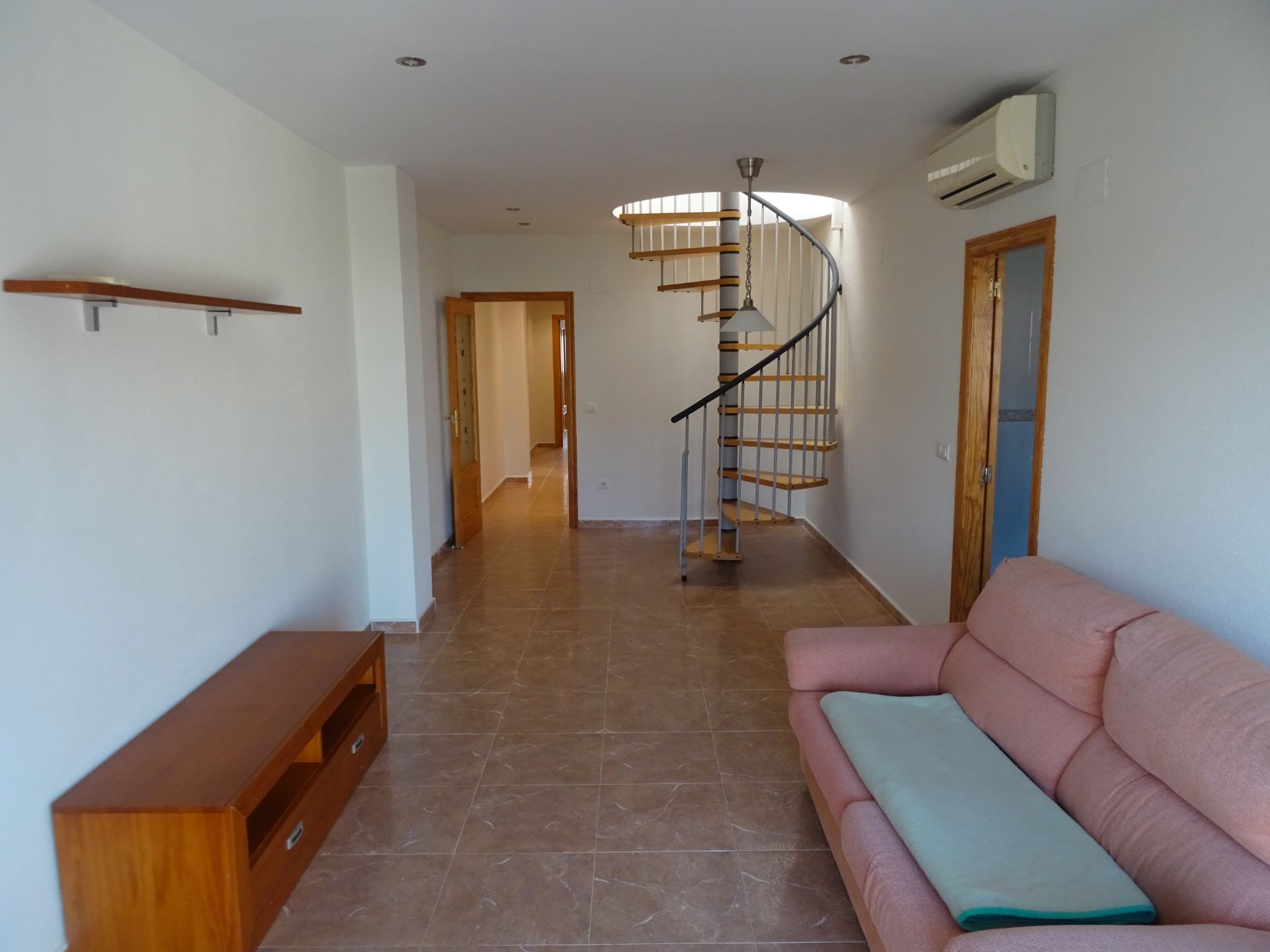 Flat to rent in Algemesí  with Air Conditioner, Terrace and Storage room